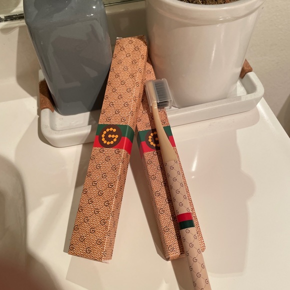 Gucci Fashion Beige Toothbrush set with Iconic Pattern - Picture 3 of 4
